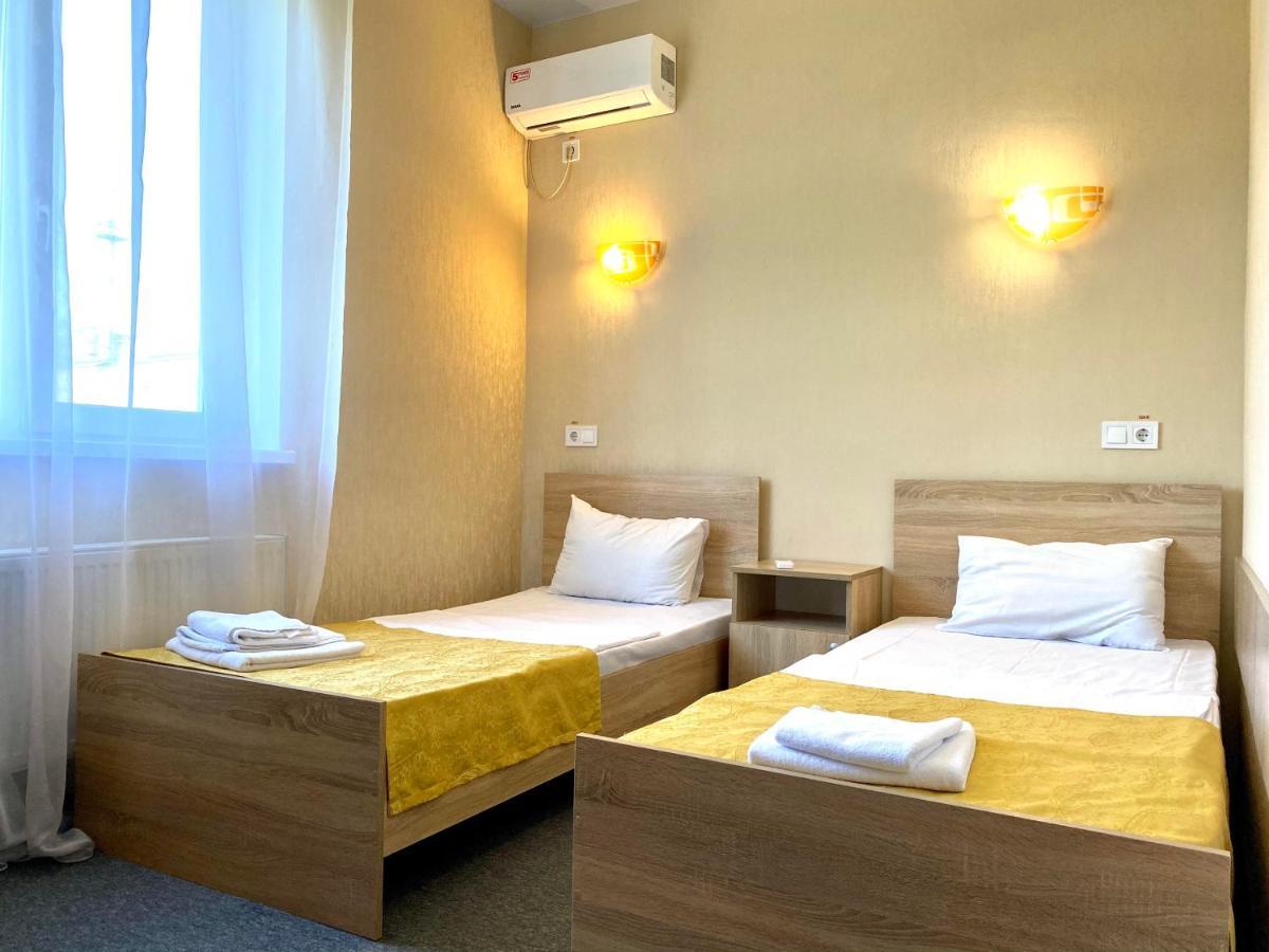 Guest House Sotni Kyiv Exterior photo